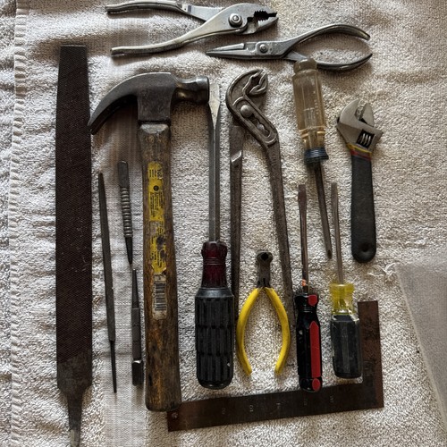Basic hand tools lot - -, no